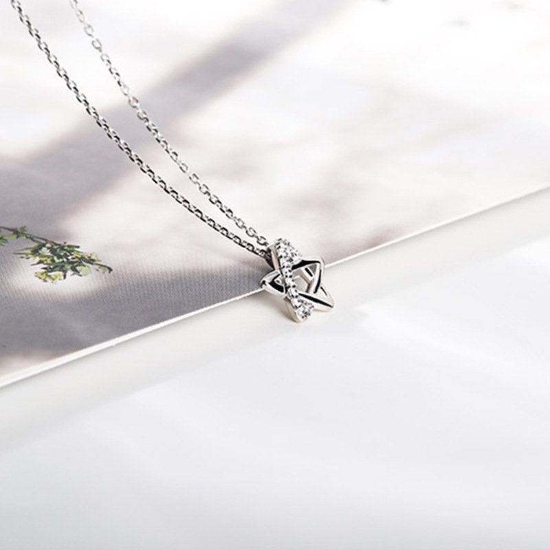 Hollow five-pointed star pendant female Japanese version simple pendant 925 silver jewelry gift